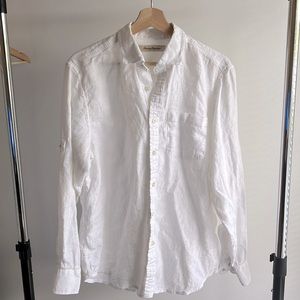 Tommy Bahama white linen long-sleeve button down. Gently worn. Size M.